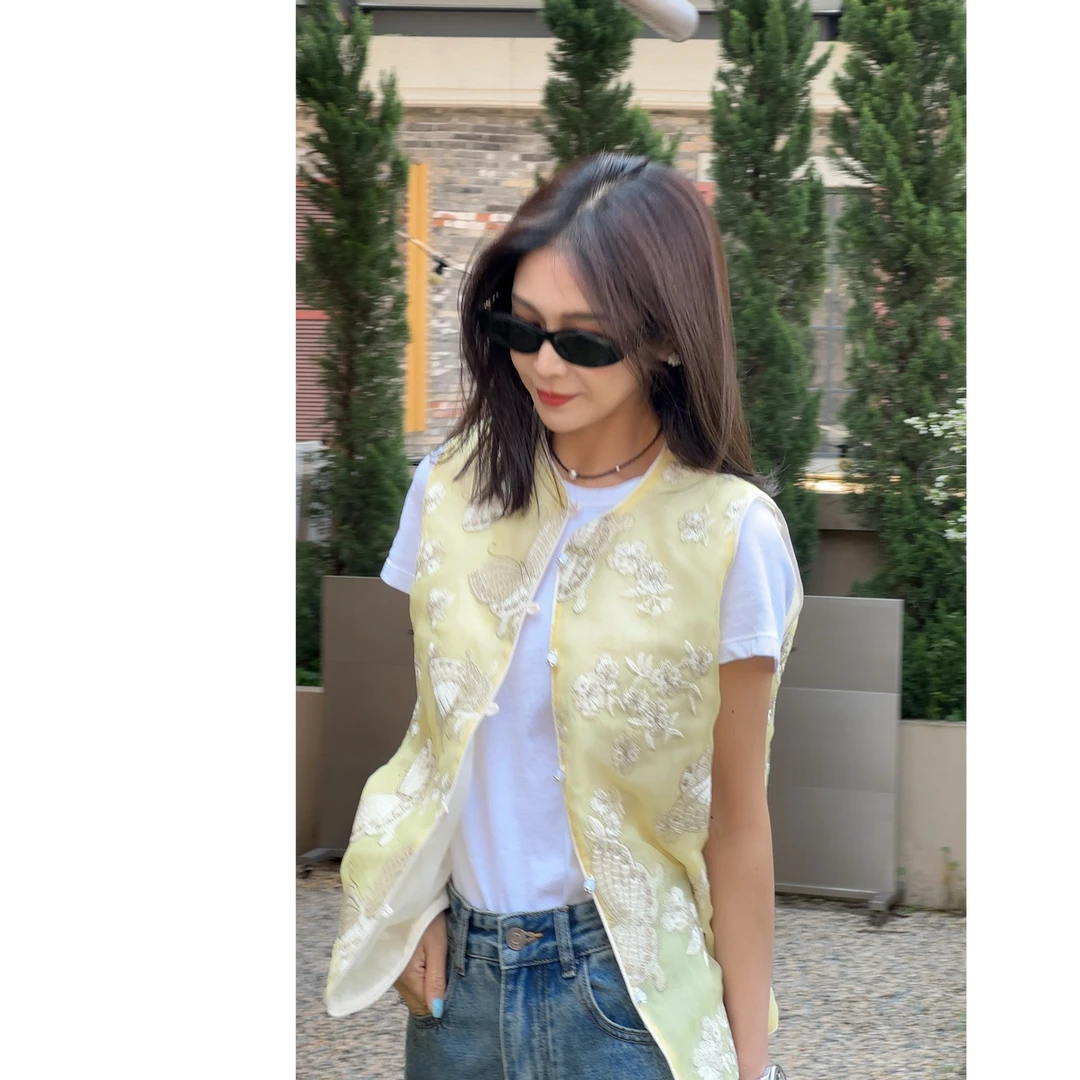 LYXZ x 大小与【逢春】春季新款潮流蝴蝶刺绣花朵国风马甲74188