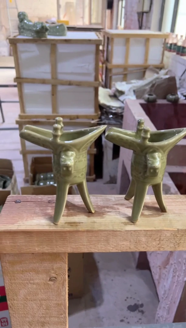 微瑕耀州窑青瓷酒爵杯一对