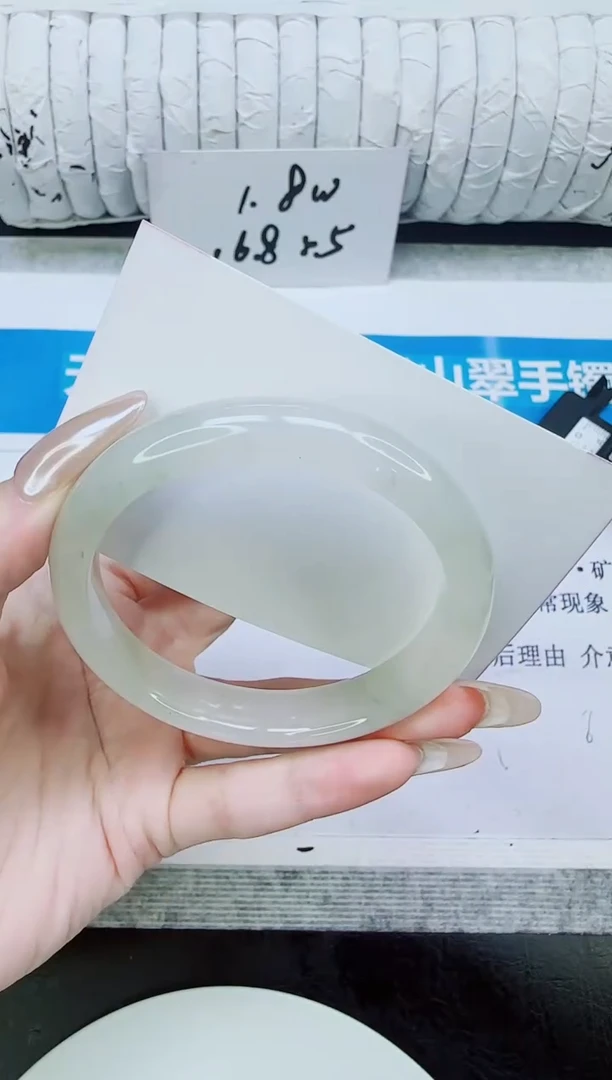 未镶嵌手镯石英质玉223/56.9