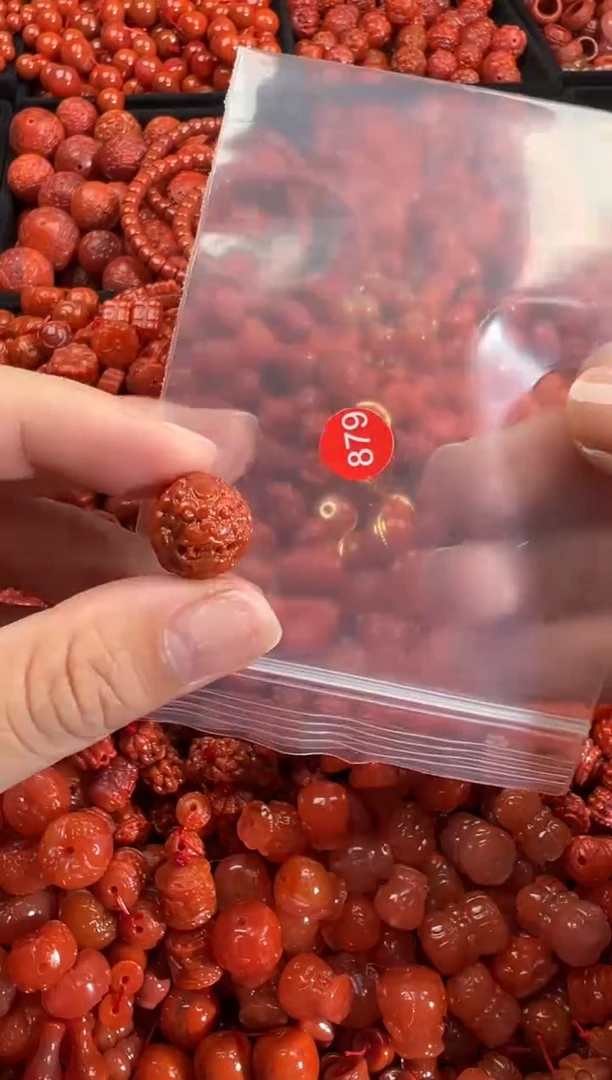 南红玛瑙未镶嵌颈饰1