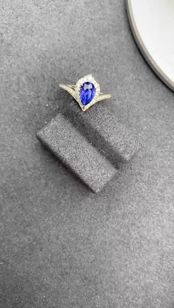 【闪购商品】彩色蓝宝石戒指18K金镶嵌1.5ct无烧紫蓝宝戒指