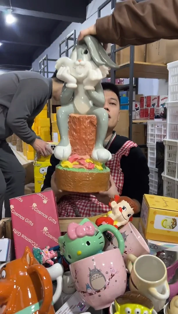 【闪购商品】杯树脂兔八哥大摆件