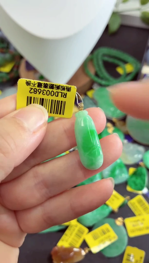 吊坠(不含链)18K金镶嵌翡翠挂件