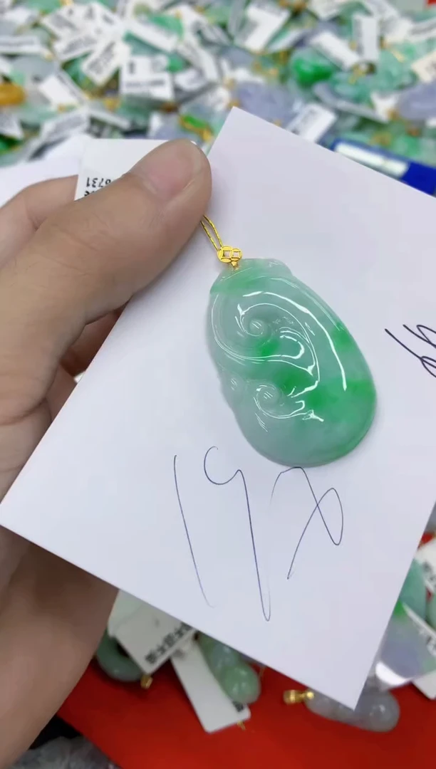 翡翠挂件18K金镶嵌翡翠