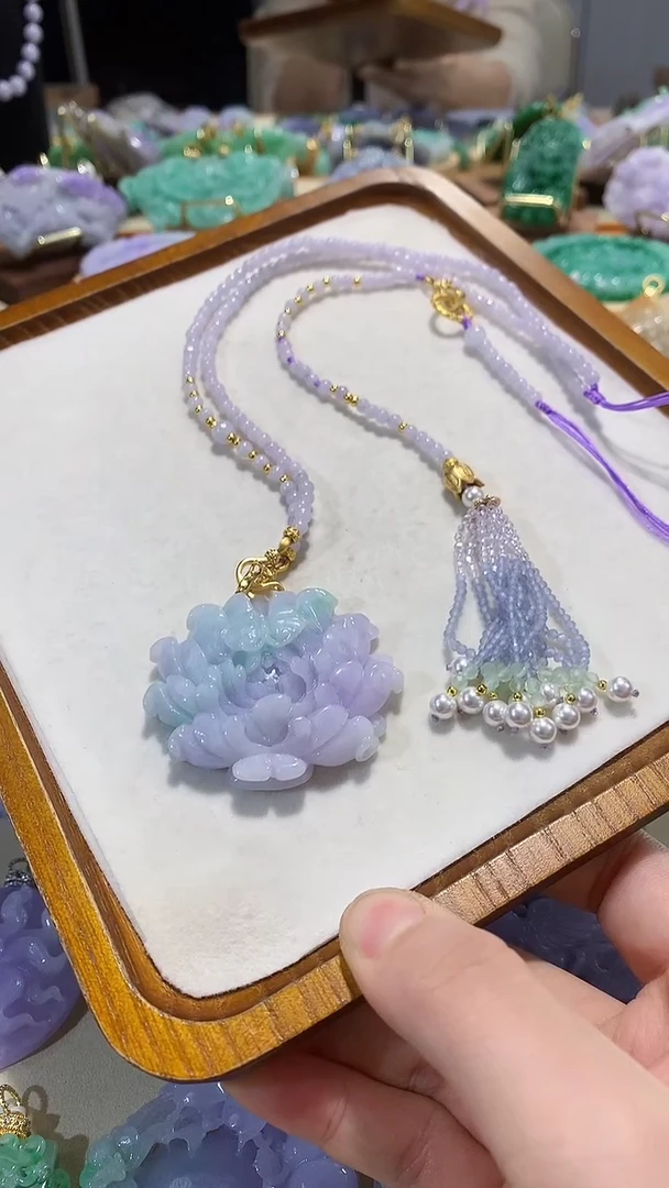 颈饰未镶嵌翡翠吊坠