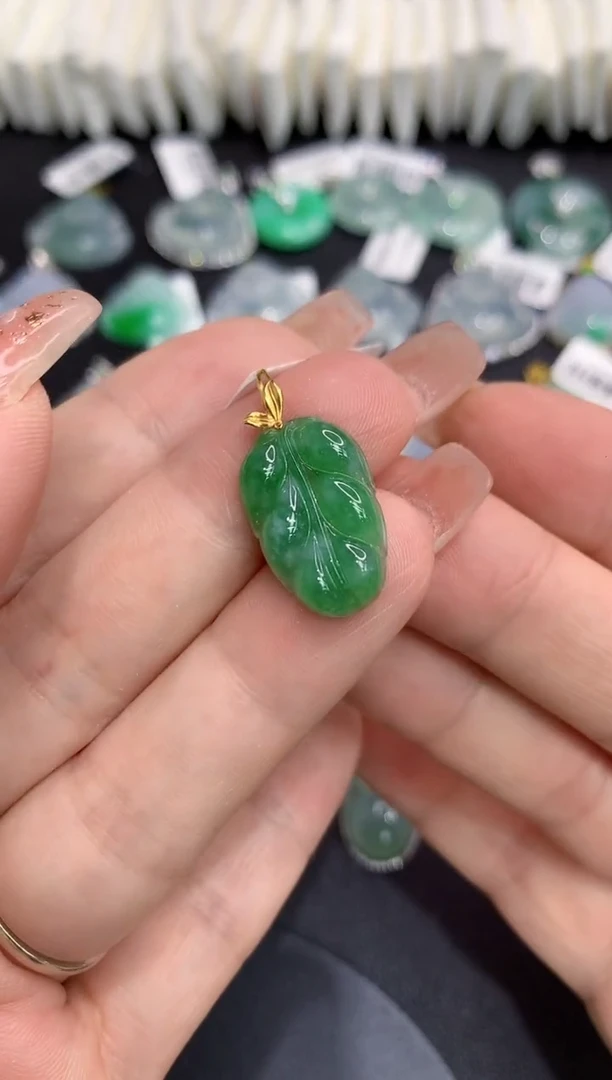 吊坠(不含链)18K金镶嵌翡翠11111111111