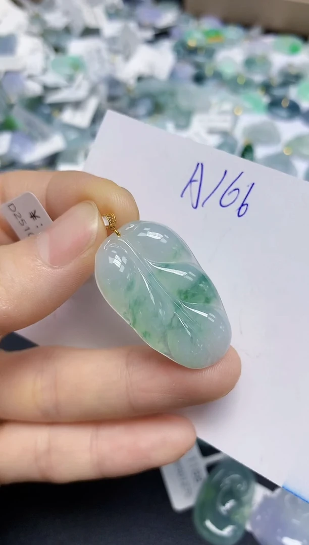 颈饰18K金镶嵌翡翠天然缅甸翡翠A货翡翠百元以上9元证书费自理