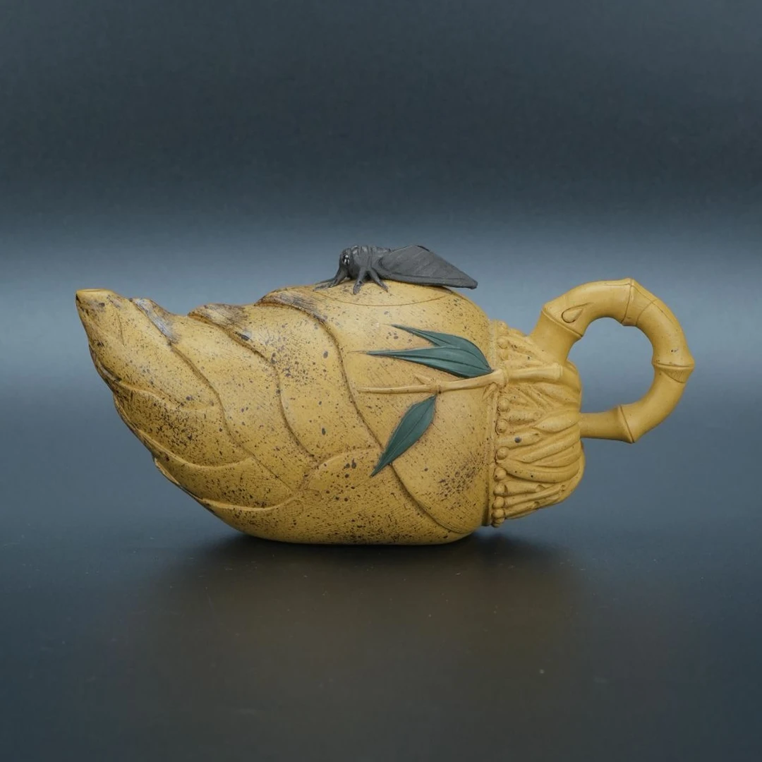 lot20444 271 纪桂荣 紫砂原矿段泥花器竹笋壶（350cc）