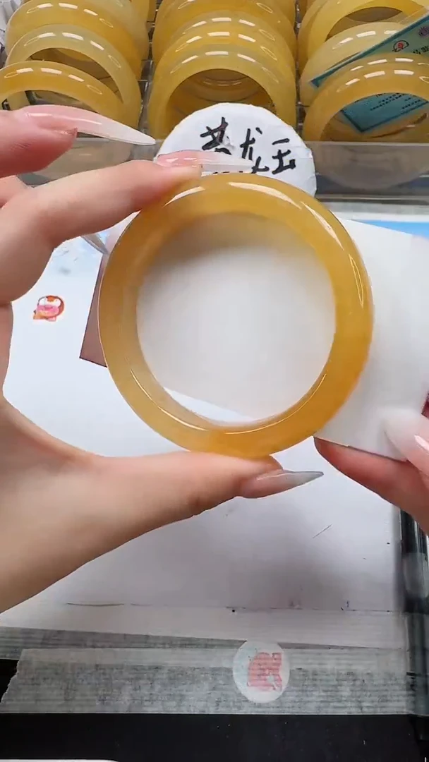 未镶嵌手镯石英质玉100