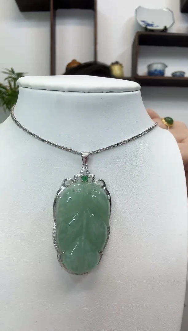 吊坠(赠链)银S925镶嵌翡翠叶子