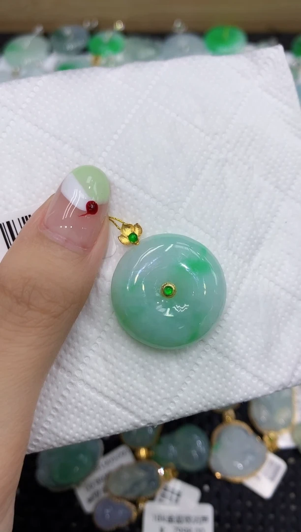 翡翠18K金镶嵌颈饰111111111111