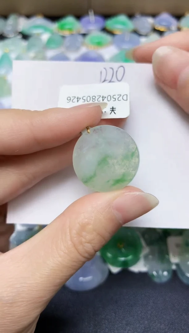 翡翠18K金镶嵌颈饰 天然缅甸翡翠A货