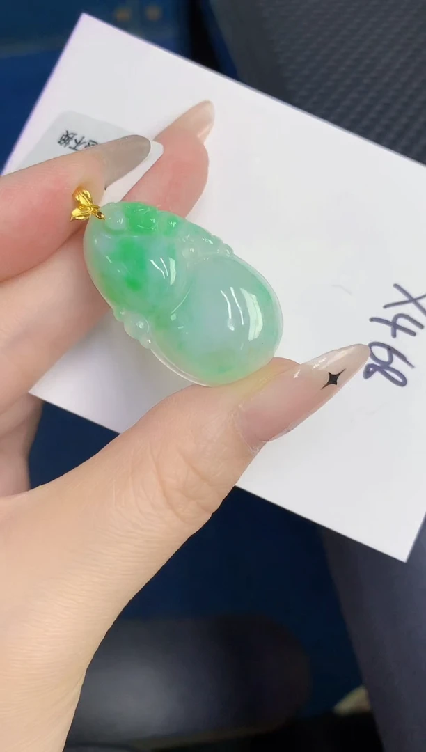 颈饰18K金镶嵌翡翠缅甸天然翡翠A货