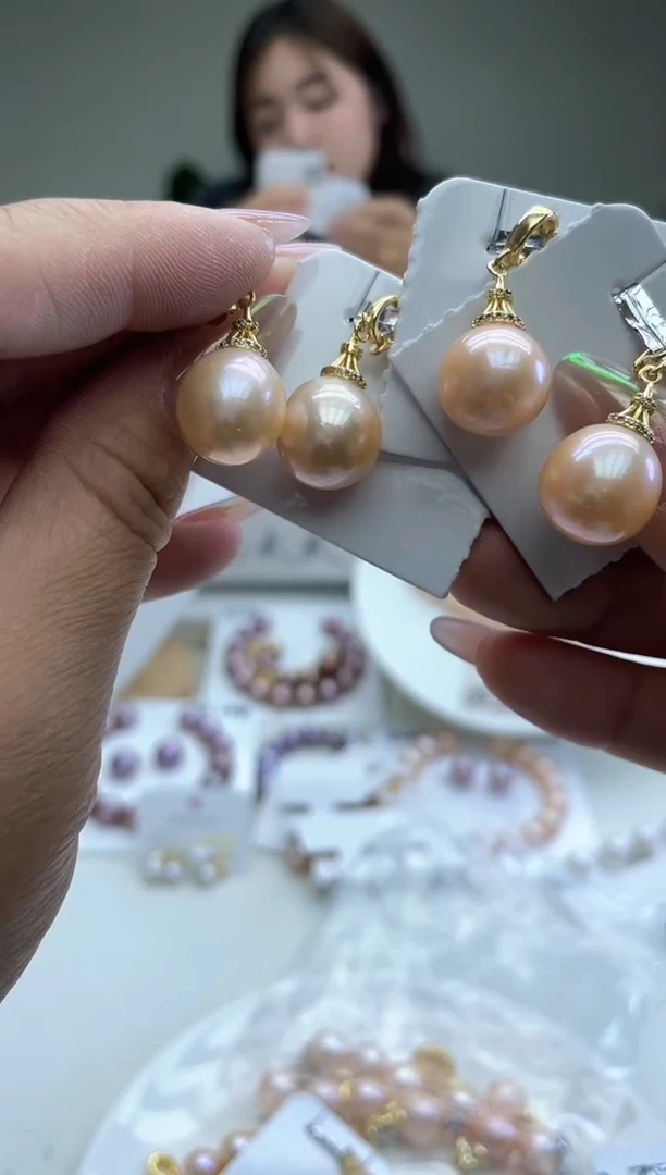 未镶嵌吊坠淡水珍珠13mm中国红色系 (多样性发一）