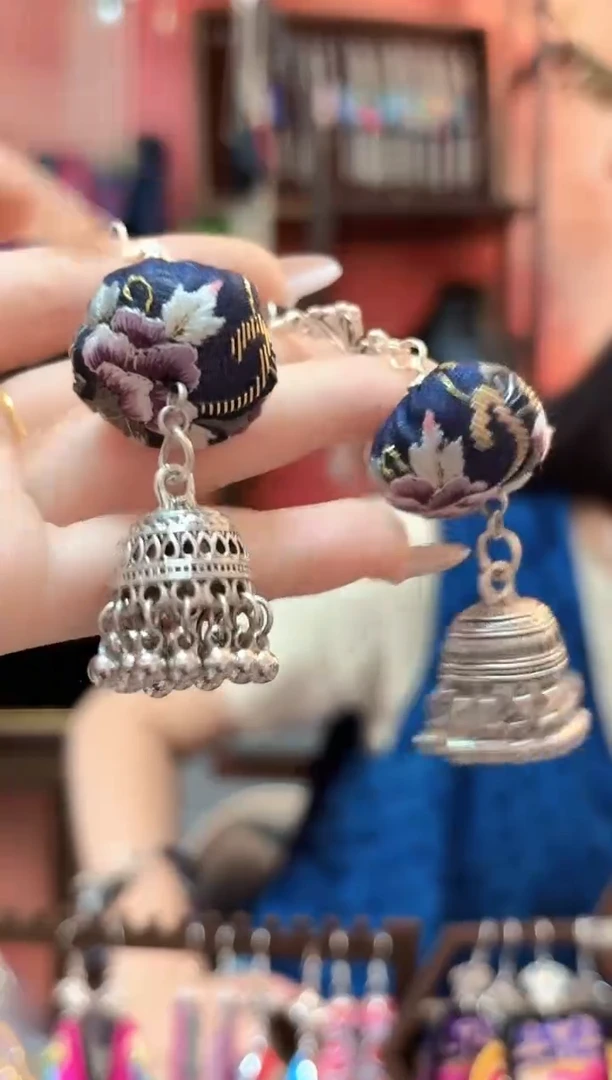 织绣云织瑶老绣饰品325