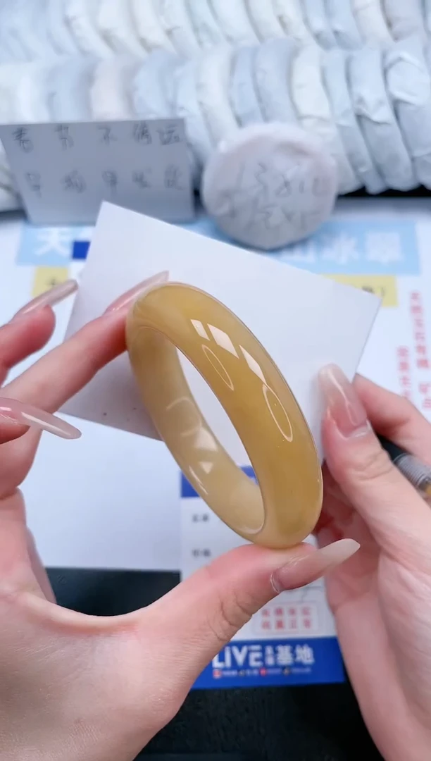 【闪购商品】石英质玉手镯未镶嵌T217-57