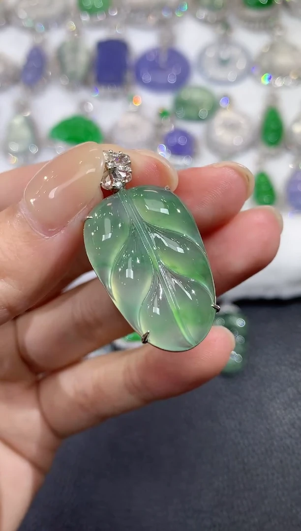 吊坠(不含链)18K金镶嵌翡翠A28
