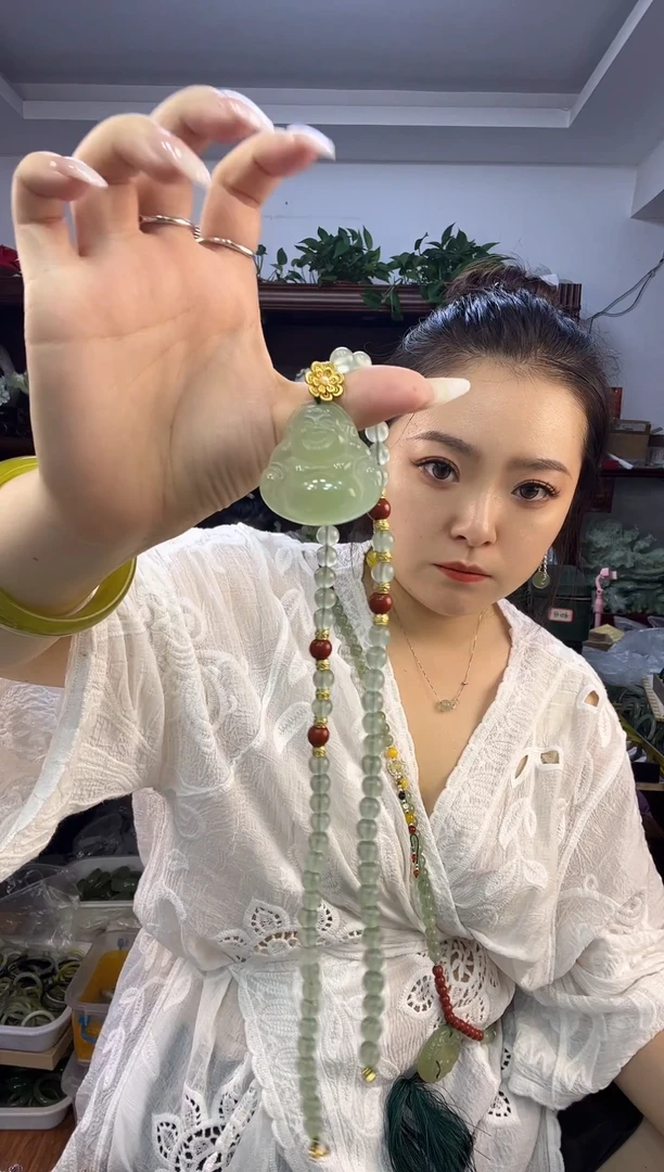 蛇纹石玉未镶嵌佛多样性发货其中之一