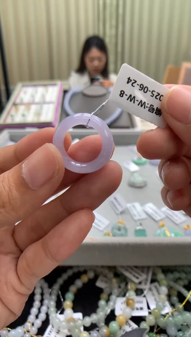 翡翠未镶嵌颈饰戒圈