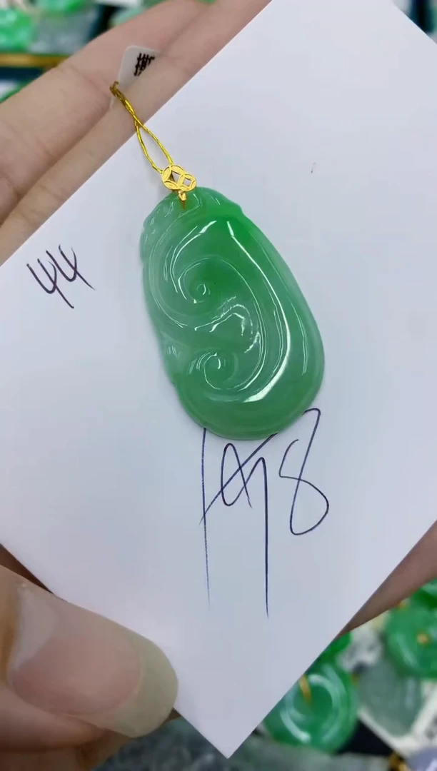 翡翠18K金镶嵌颈饰1111111111