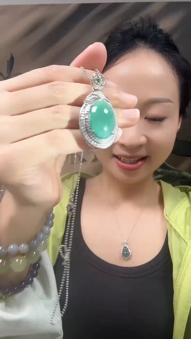 翡翠未镶嵌颈饰26/鸽子蛋