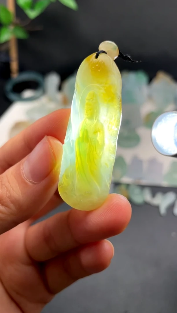 未镶嵌定制翡翠毛货观音   不含绳子