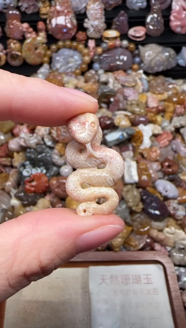 颈饰未镶嵌硅化珊瑚（珊瑚玉）697