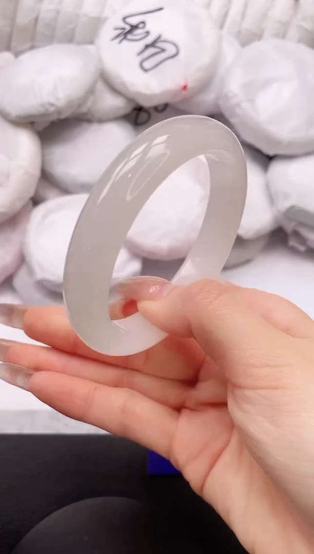 【闪购商品】石英质玉手镯未镶嵌18L124-58