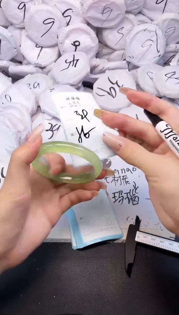 玛瑙/玉髓手镯未镶嵌651