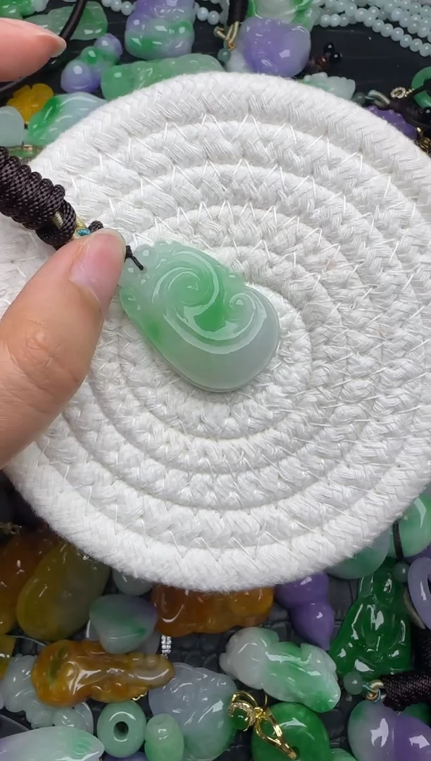 颈饰未镶嵌翡翠缅甸翡翠吊坠