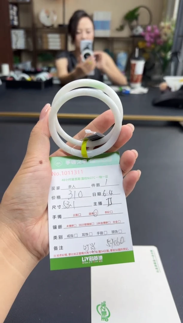 翡翠手镯未镶嵌多人