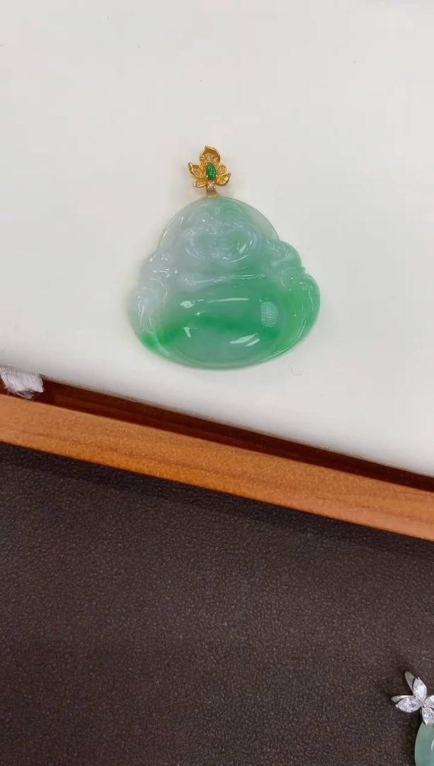 颈饰18K金镶嵌翡翠天然缅甸a货翡翠