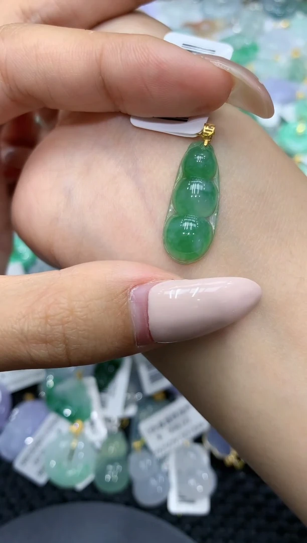 颈饰18K金镶嵌翡翠111111111111