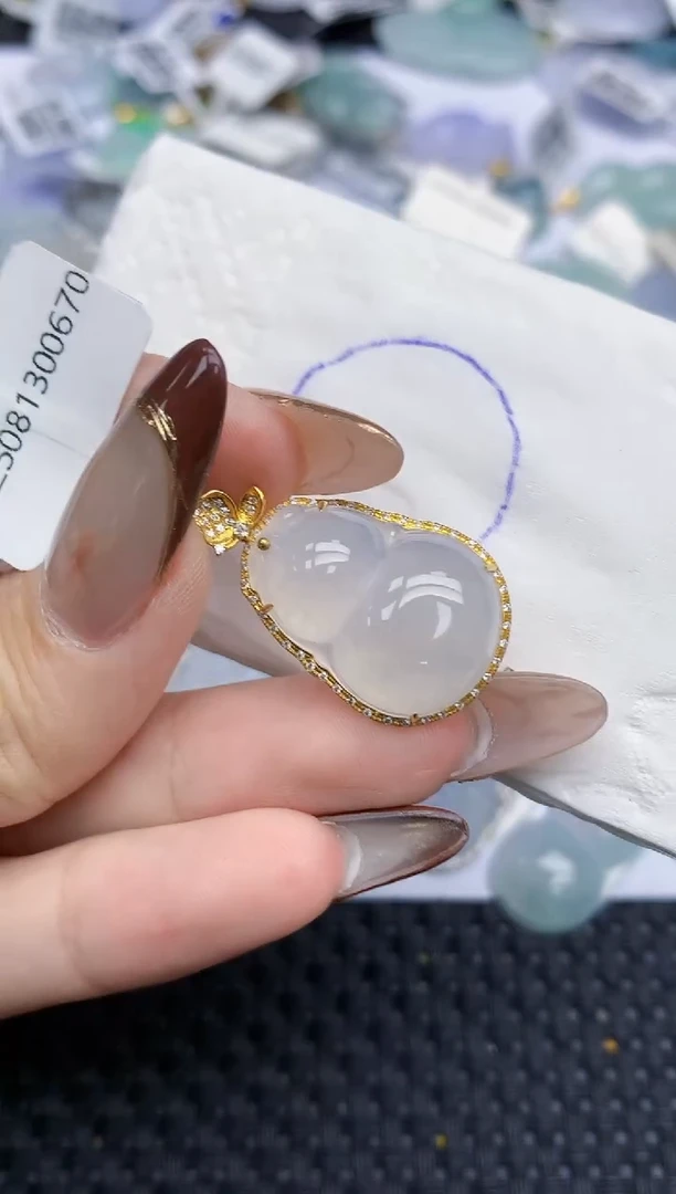 颈饰18K金镶嵌翡翠   天然翡翠A货  百元以上9米证书费自理