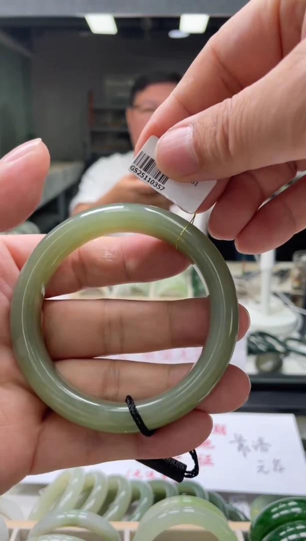 【闪购商品】和田玉手镯未镶嵌编码 0357圈口60-61