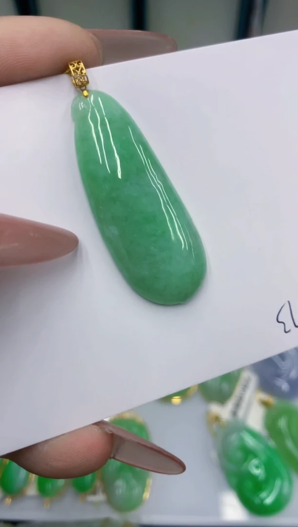颈饰18K金镶嵌翡翠111111