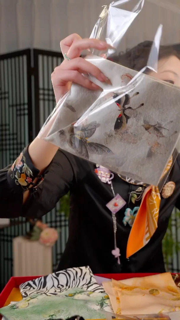 刺绣浅****吸非遗苏绣绒花手工饰品