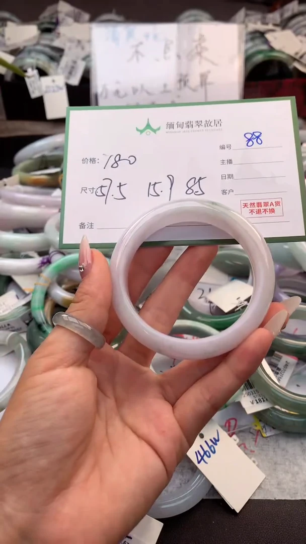 定制翡翠未镶嵌毛货需精细抛光+多人