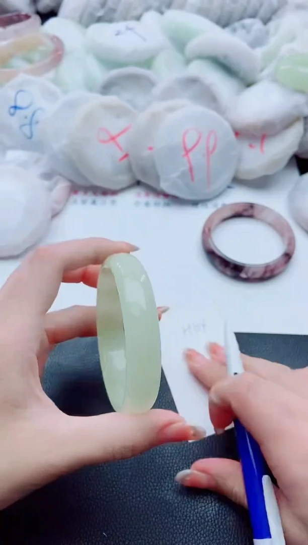 未镶嵌手镯石英质玉H134-64-65