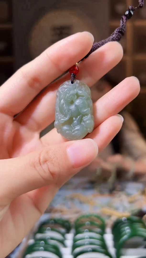 颈饰未镶嵌和田玉拍一发一，拍一发一