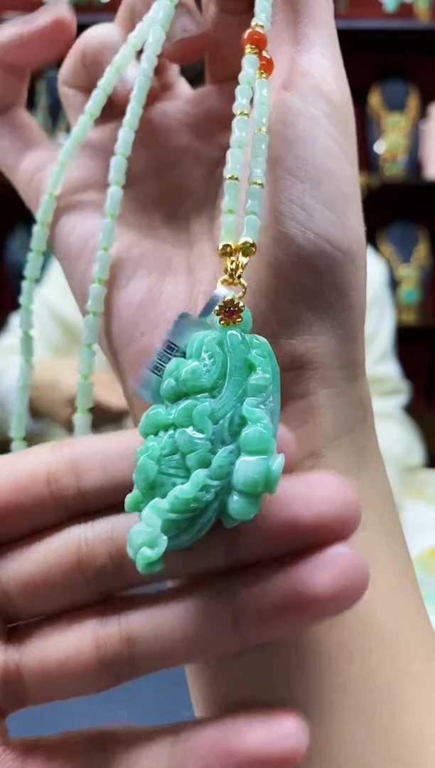 颈饰未镶嵌翡翠吊坠