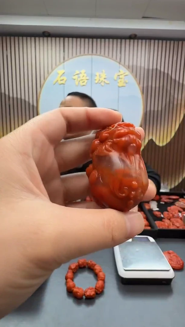 未镶嵌雕刻南红玛瑙100ZB1229产品一个