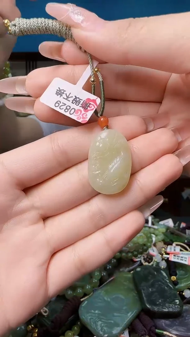 颈饰未镶嵌和田玉多样性发一