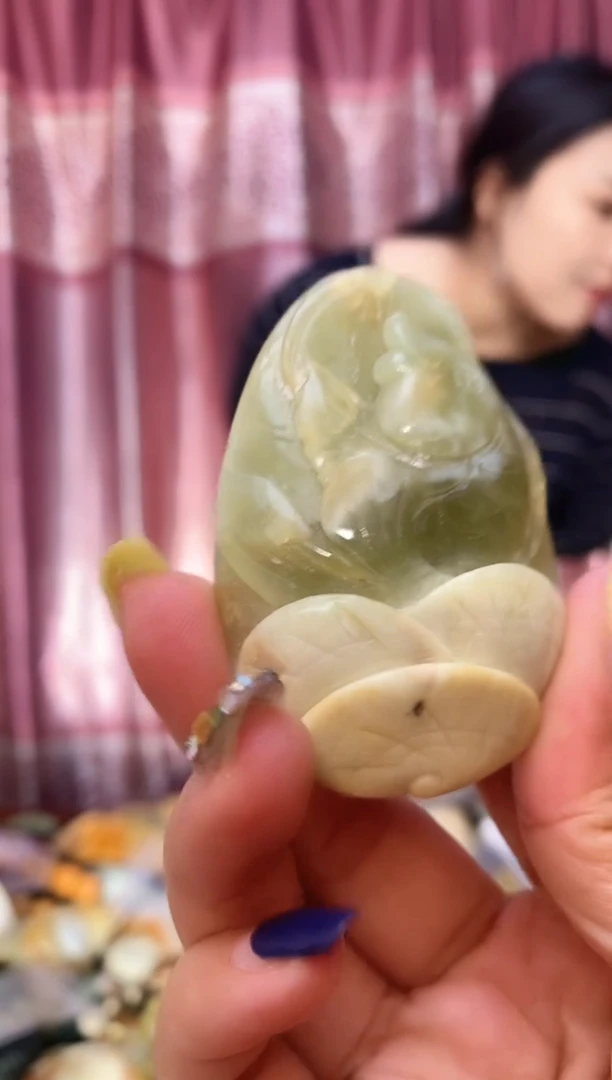 未镶嵌岫玉吊坠