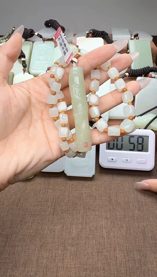 颈饰未镶嵌和田玉1