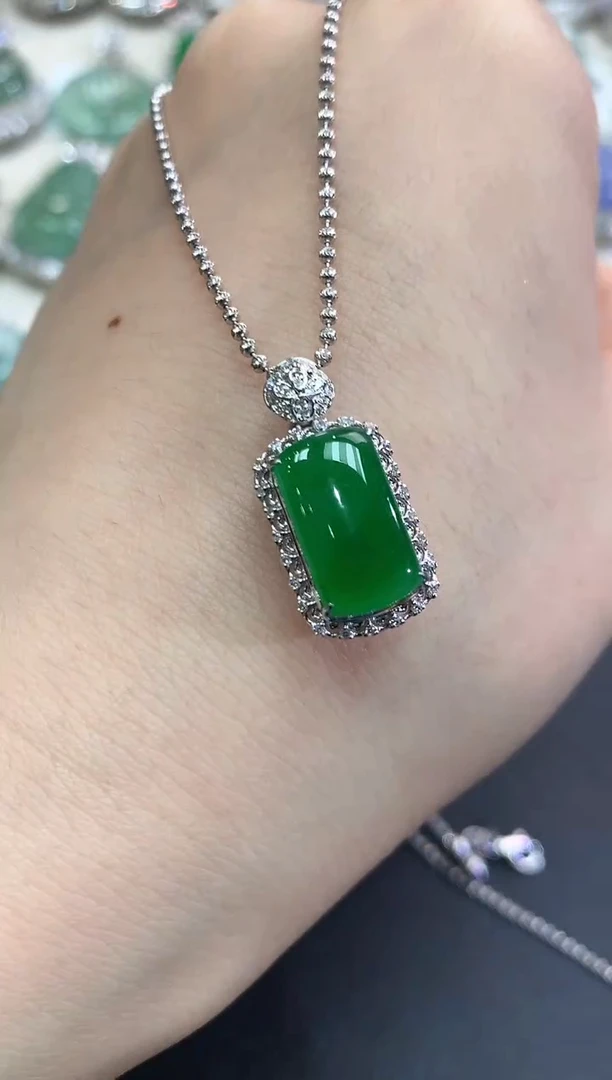 【闪购商品】翡翠颈饰18K金镶嵌C23