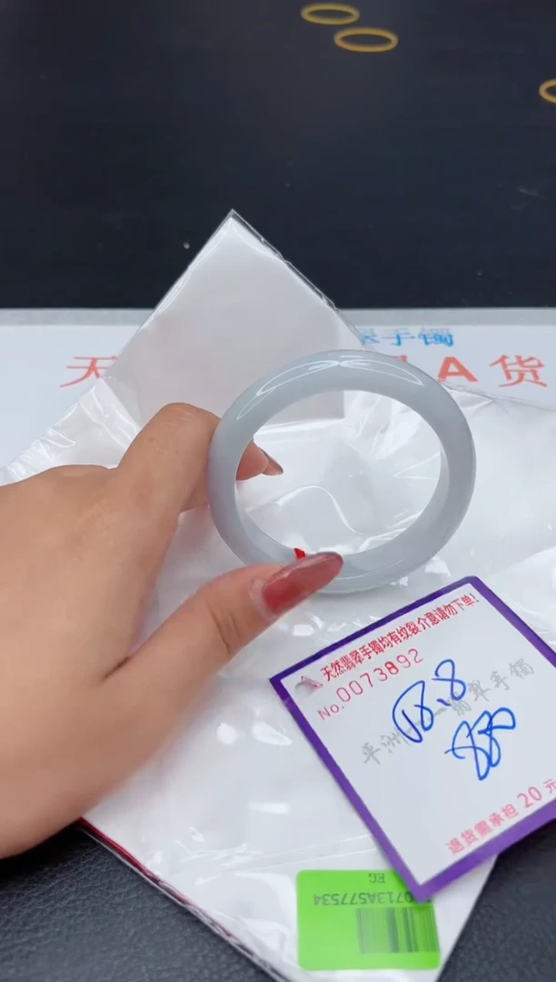 翡翠手镯未镶嵌1