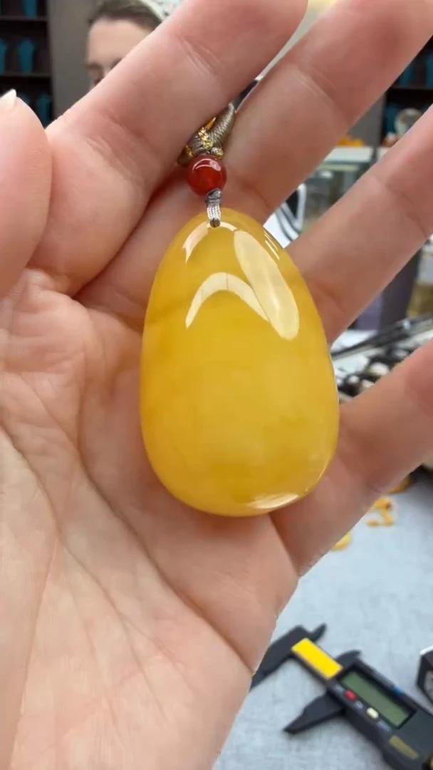 琥珀颈饰未镶嵌479秒拍号 假一罚三