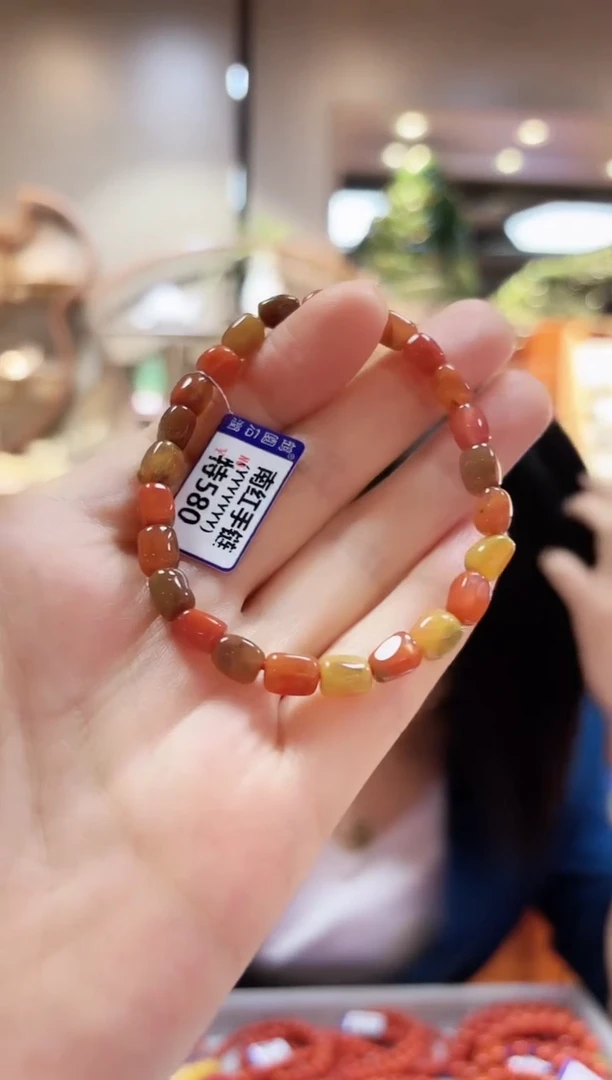 颈饰未镶嵌南红玛瑙手链