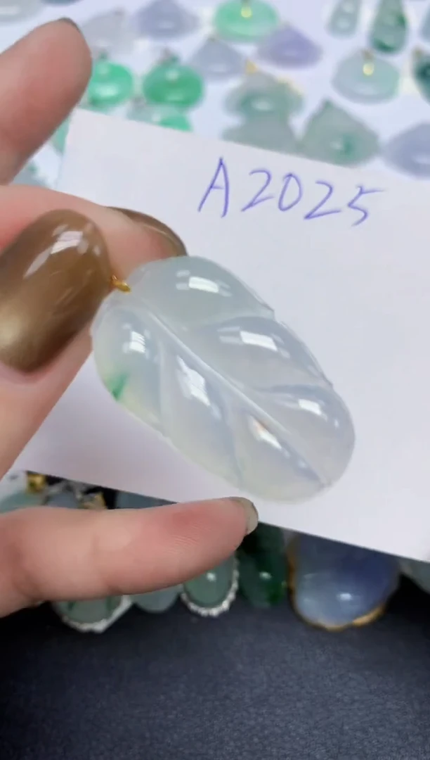 颈饰18K金镶嵌翡翠天然缅甸翡翠A货翡翠百元以上9元证书费自理